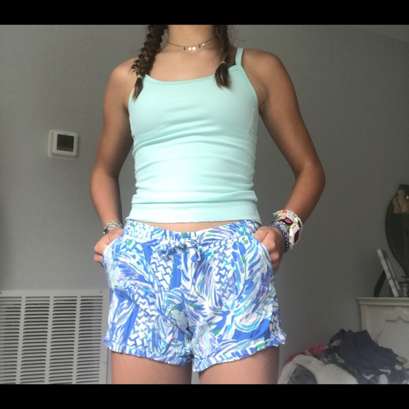 Women’s Lilly Pulitzer shorts - Picture 4 of 5